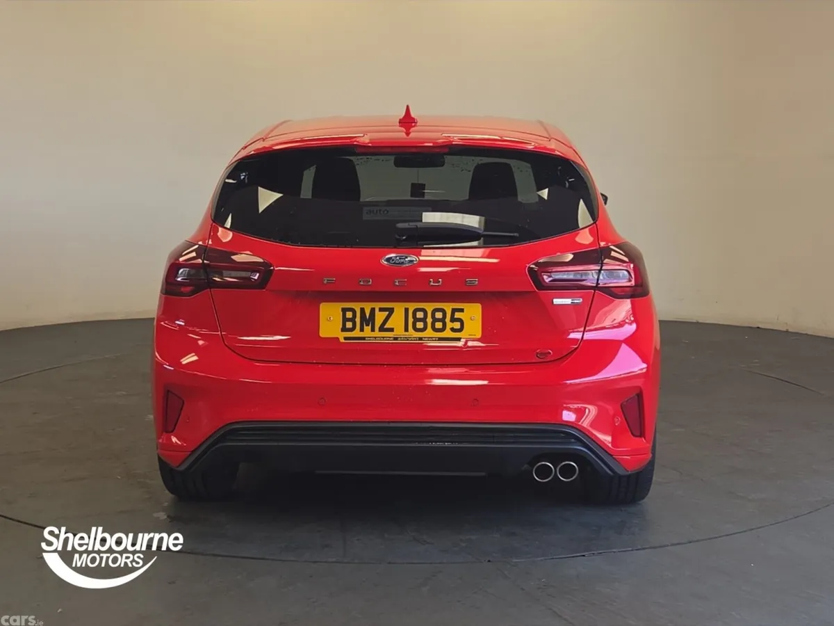 Ford Focus Hatchback, Petrol, 2023, Red