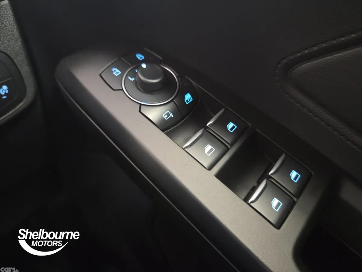 Ford Focus Hatchback, Petrol, 2023, Red