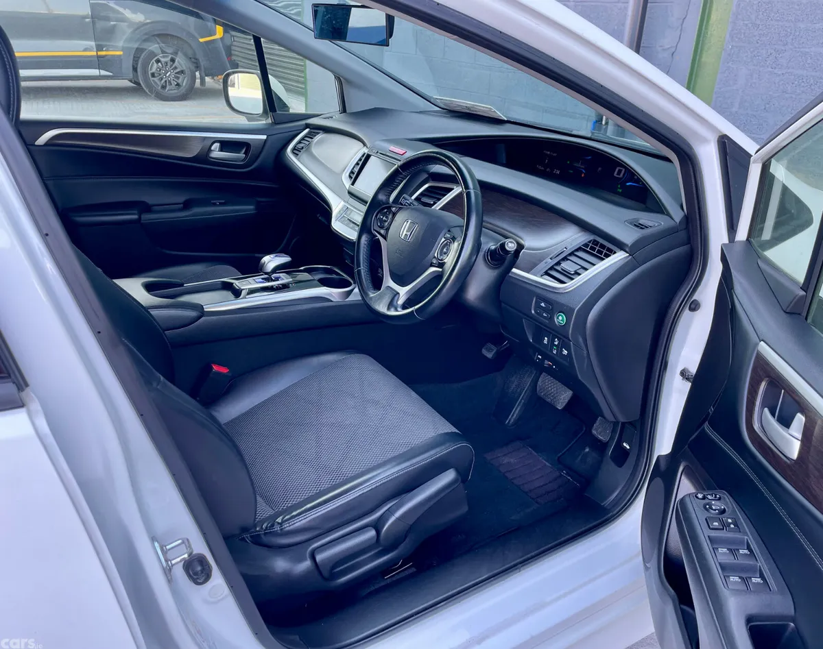 Honda Jade MPV, Petrol Hybrid, 2016, White