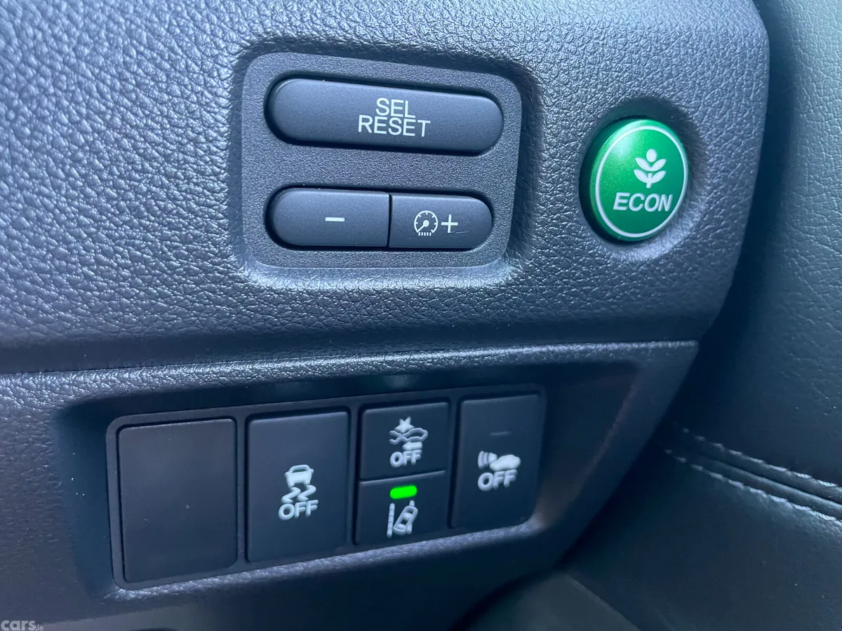 Honda Jade MPV, Petrol Hybrid, 2016, White