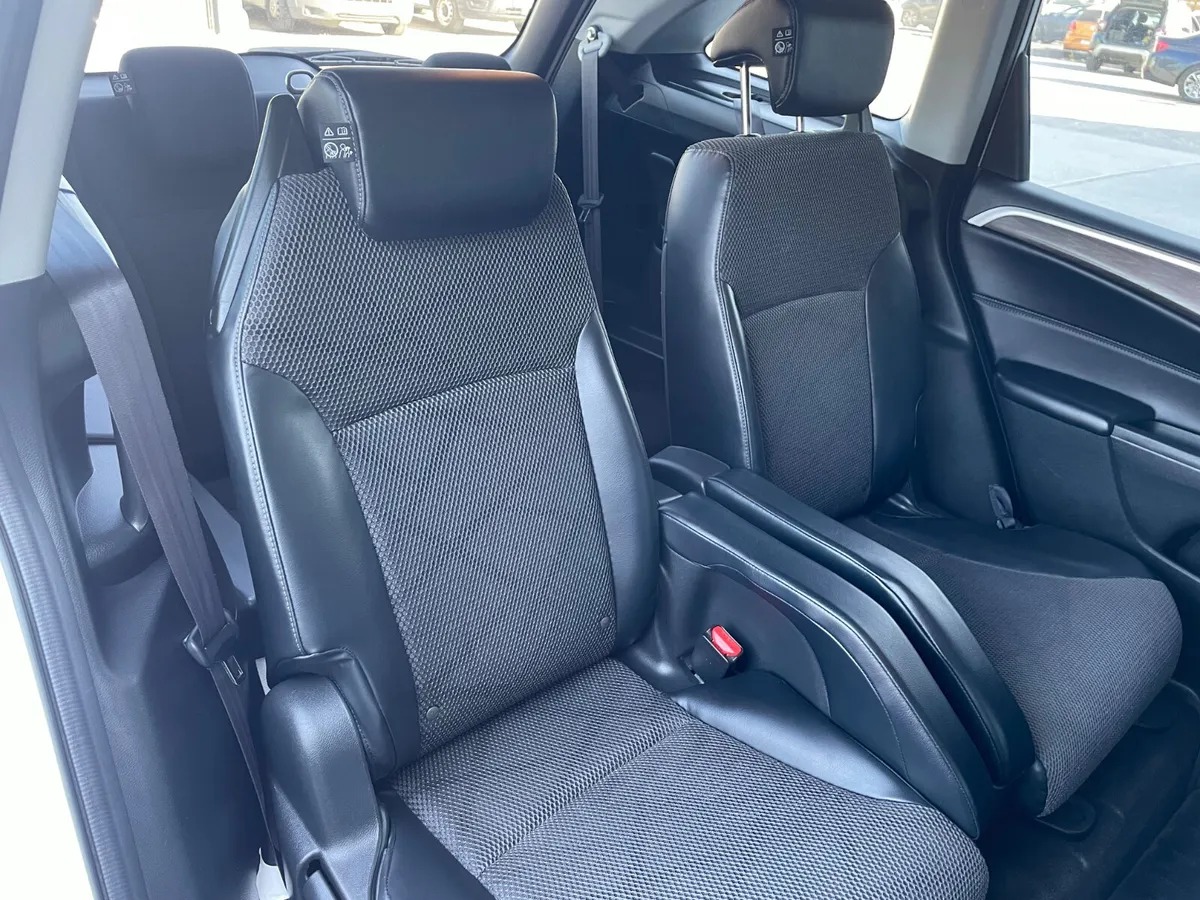 Honda Jade MPV, Petrol Hybrid, 2015, White