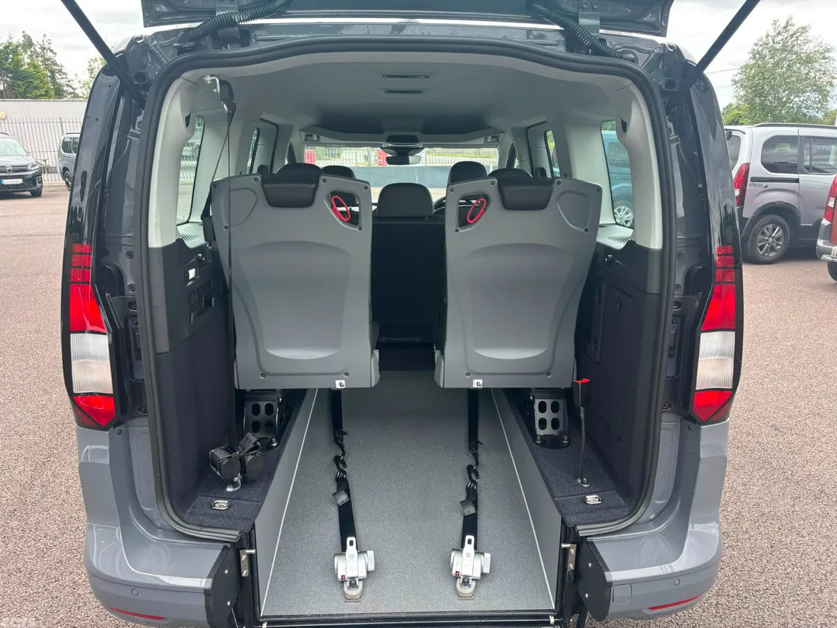 Volkswagen Caddy Maxi Life MPV, Petrol Plug-in Hybrid, 2027, Grey