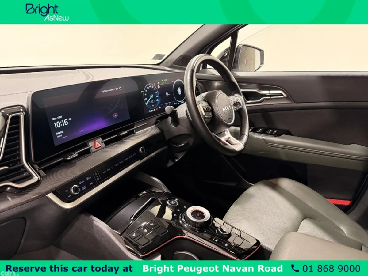 Kia Sportage MPV, Petrol Hybrid, 2024, White