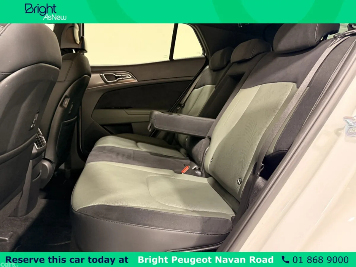 Kia Sportage MPV, Petrol Hybrid, 2024, White
