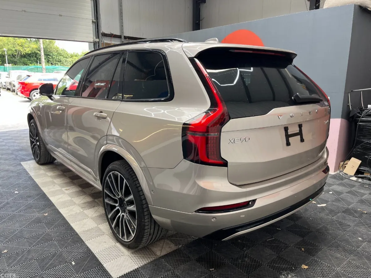 Volvo XC90 SUV, Petrol Plug-in Hybrid, 2025, Gold