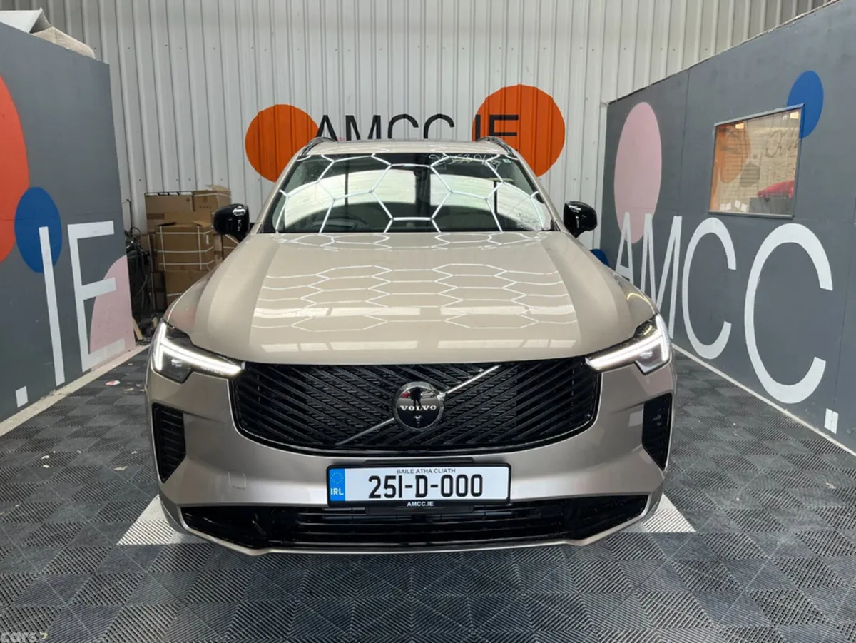 Volvo XC90 SUV, Petrol Plug-in Hybrid, 2025, Gold