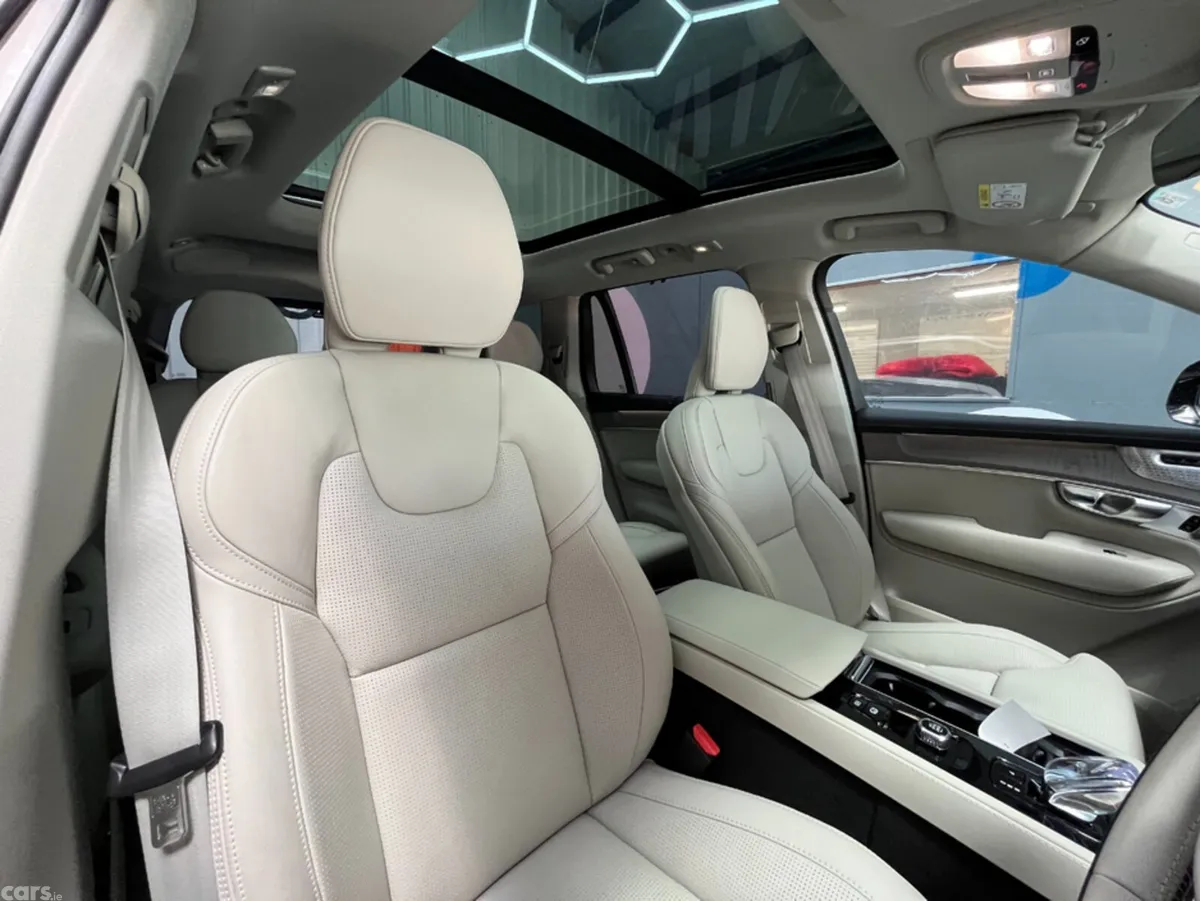 Volvo XC90 SUV, Petrol Plug-in Hybrid, 2025, Gold