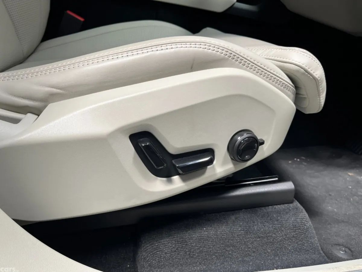 Volvo XC90 SUV, Petrol Plug-in Hybrid, 2025, Gold