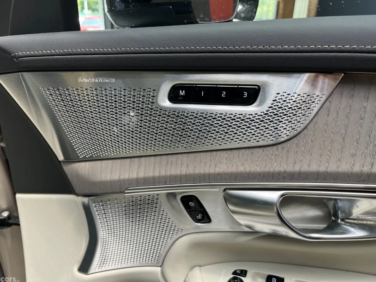 Volvo XC90 SUV, Petrol Plug-in Hybrid, 2025, Gold