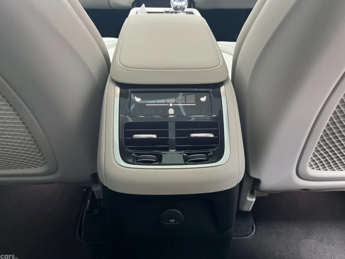 Volvo XC90 SUV, Petrol Plug-in Hybrid, 2025, Gold