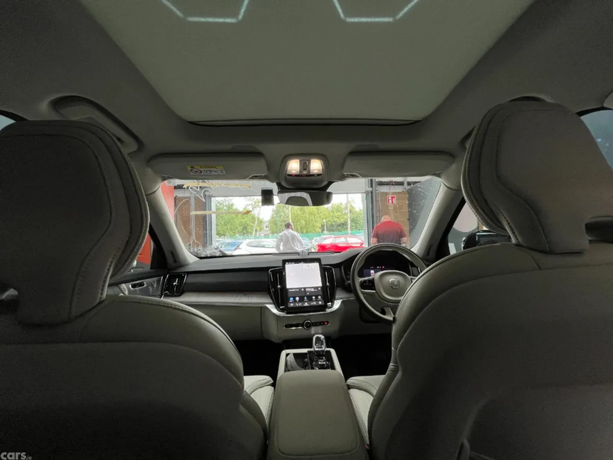 Volvo XC90 SUV, Petrol Plug-in Hybrid, 2025, Gold