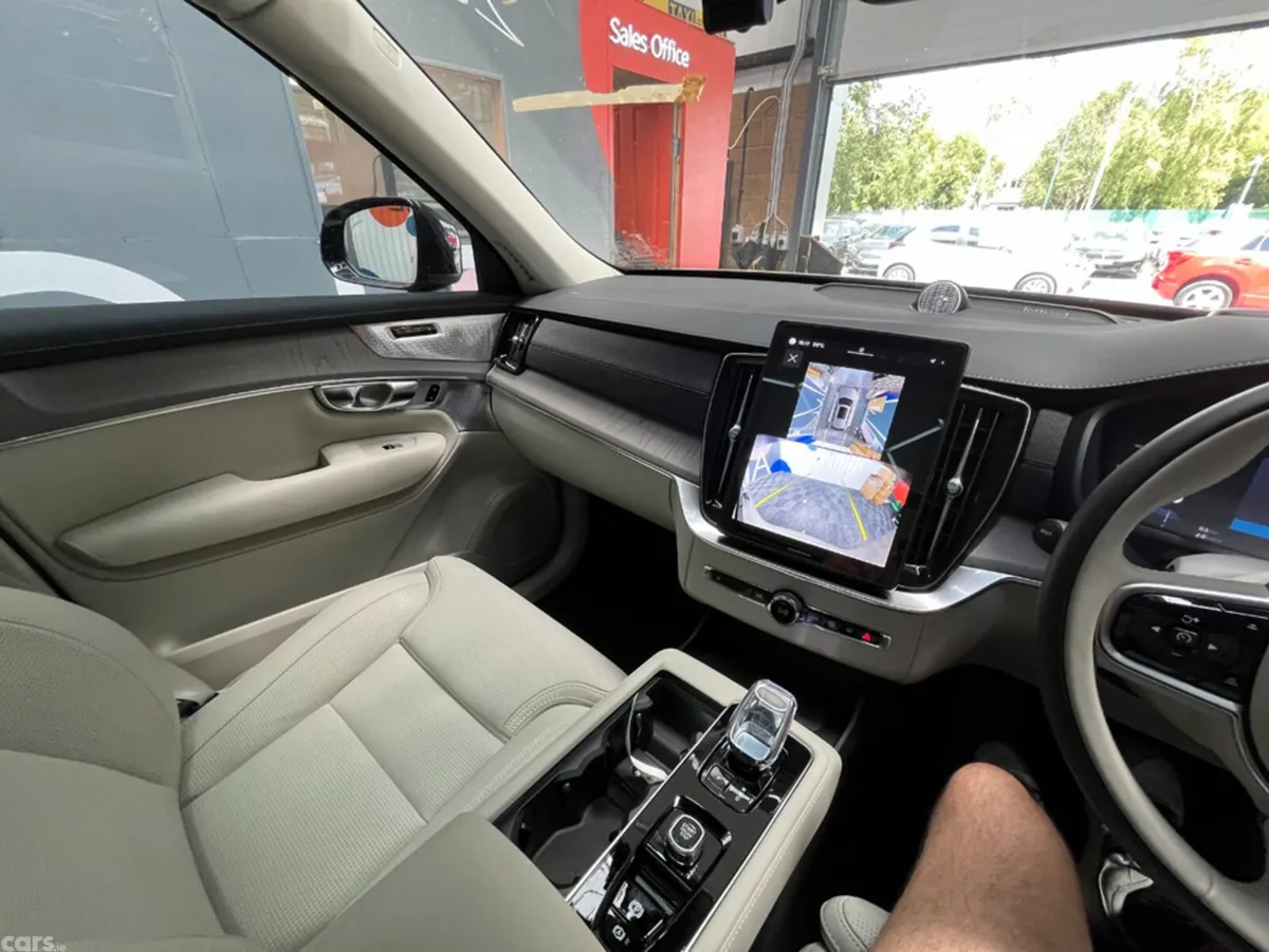 Volvo XC90 SUV, Petrol Plug-in Hybrid, 2025, Gold