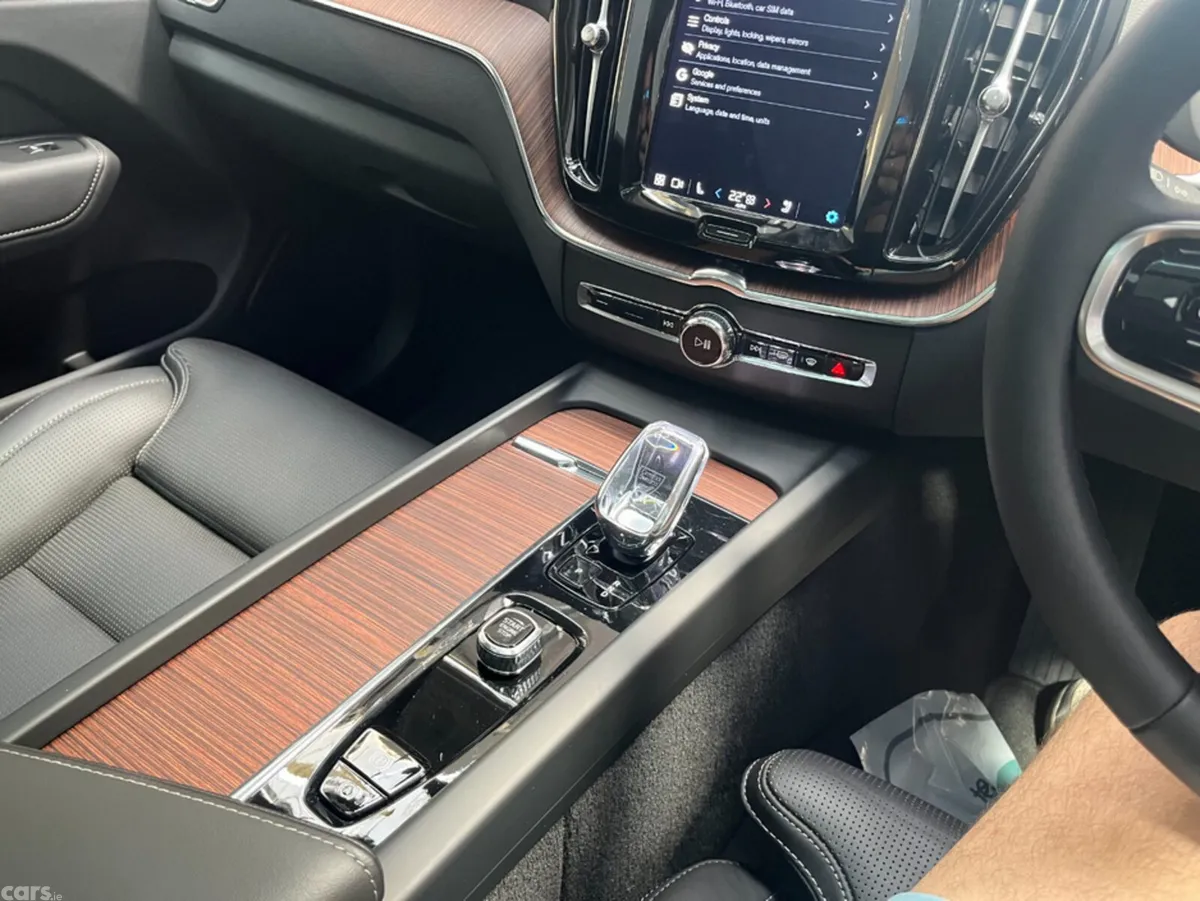 Volvo XC60 SUV, Petrol Plug-in Hybrid, 2024, Red