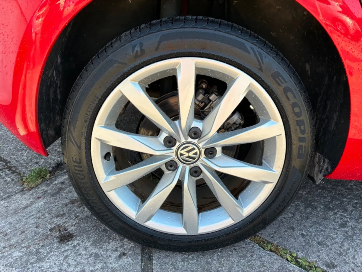 Volkswagen Golf Hatchback, Petrol, 2017, Red