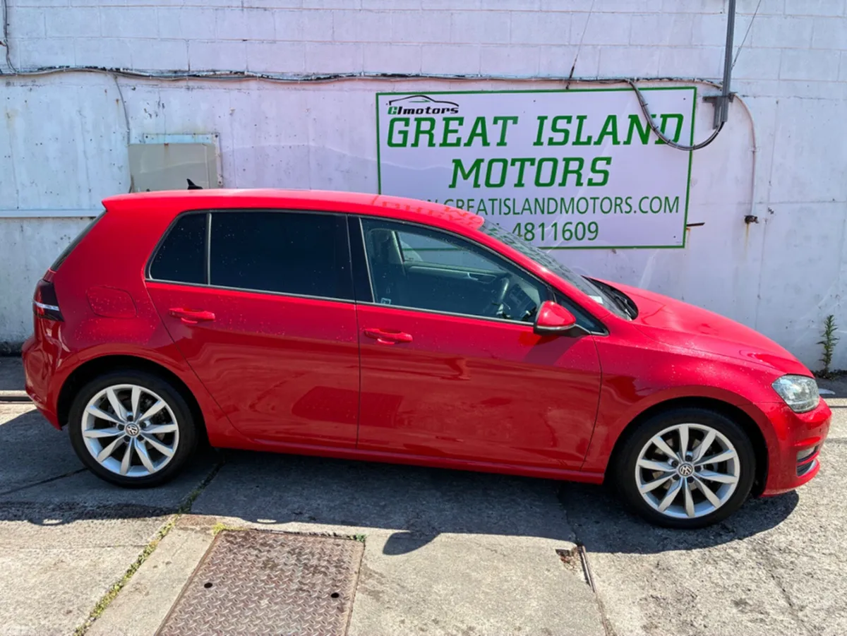 Volkswagen Golf Hatchback, Petrol, 2017, Red