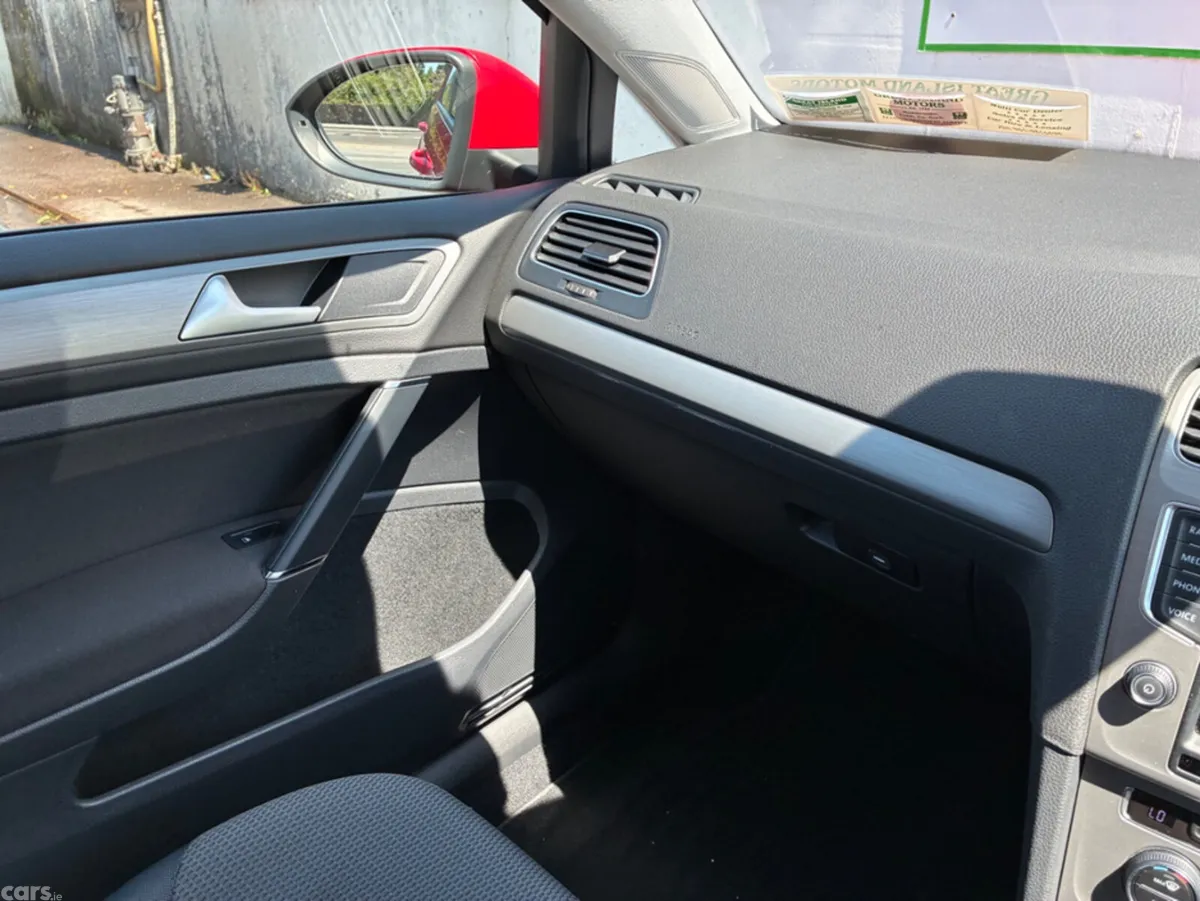 Volkswagen Golf Hatchback, Petrol, 2015, Red