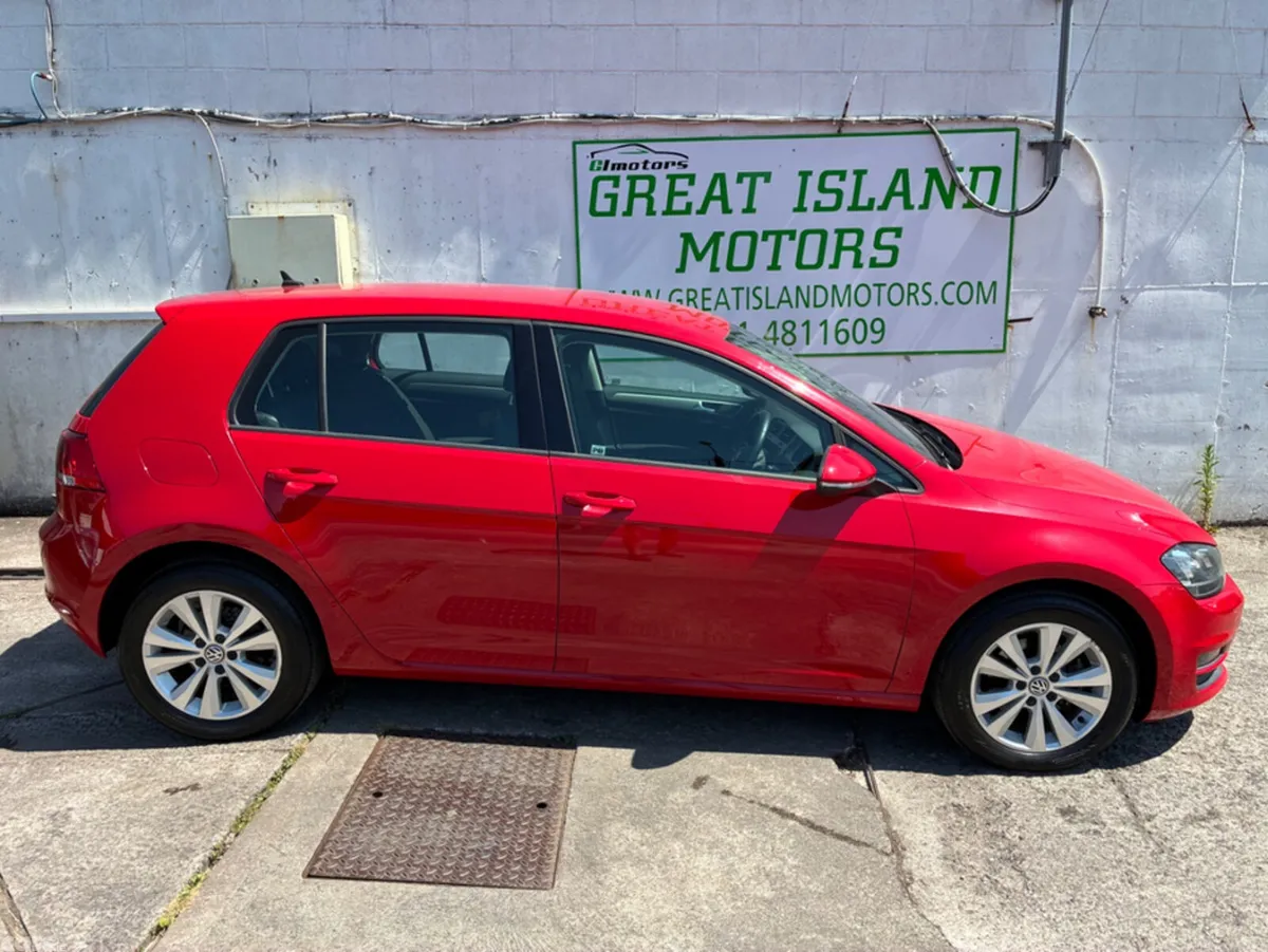 Volkswagen Golf Hatchback, Petrol, 2015, Red