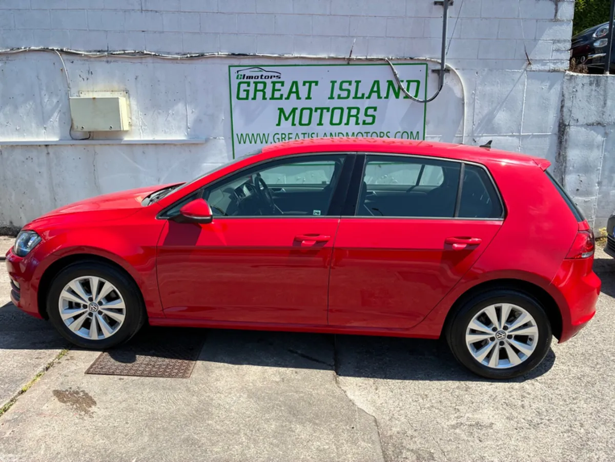 Volkswagen Golf Hatchback, Petrol, 2015, Red