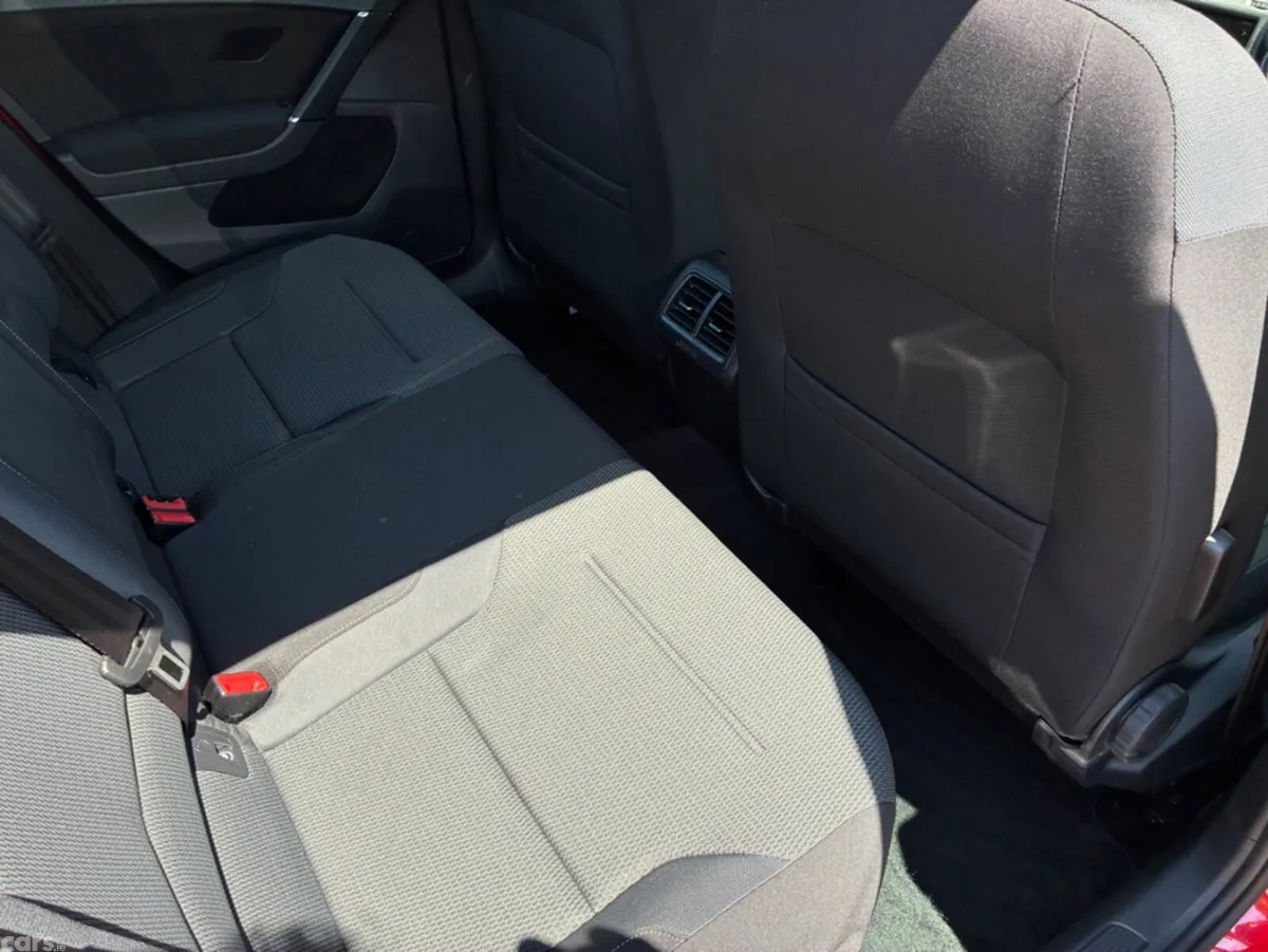 Volkswagen Golf Hatchback, Petrol, 2015, Red