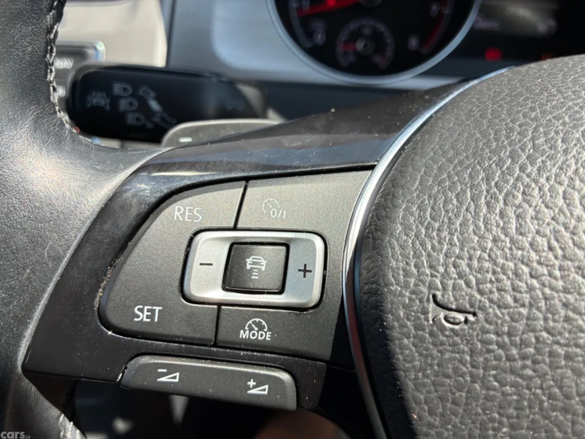 Volkswagen Golf Hatchback, Petrol, 2015, Red