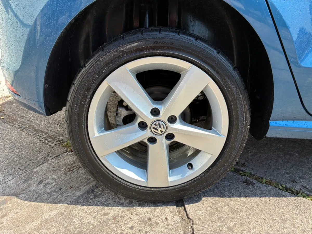 Volkswagen Polo Hatchback, Petrol, 2016, Blue