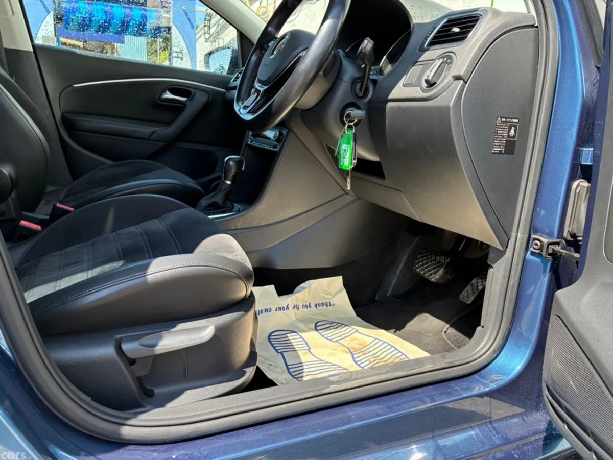 Volkswagen Polo Hatchback, Petrol, 2016, Blue