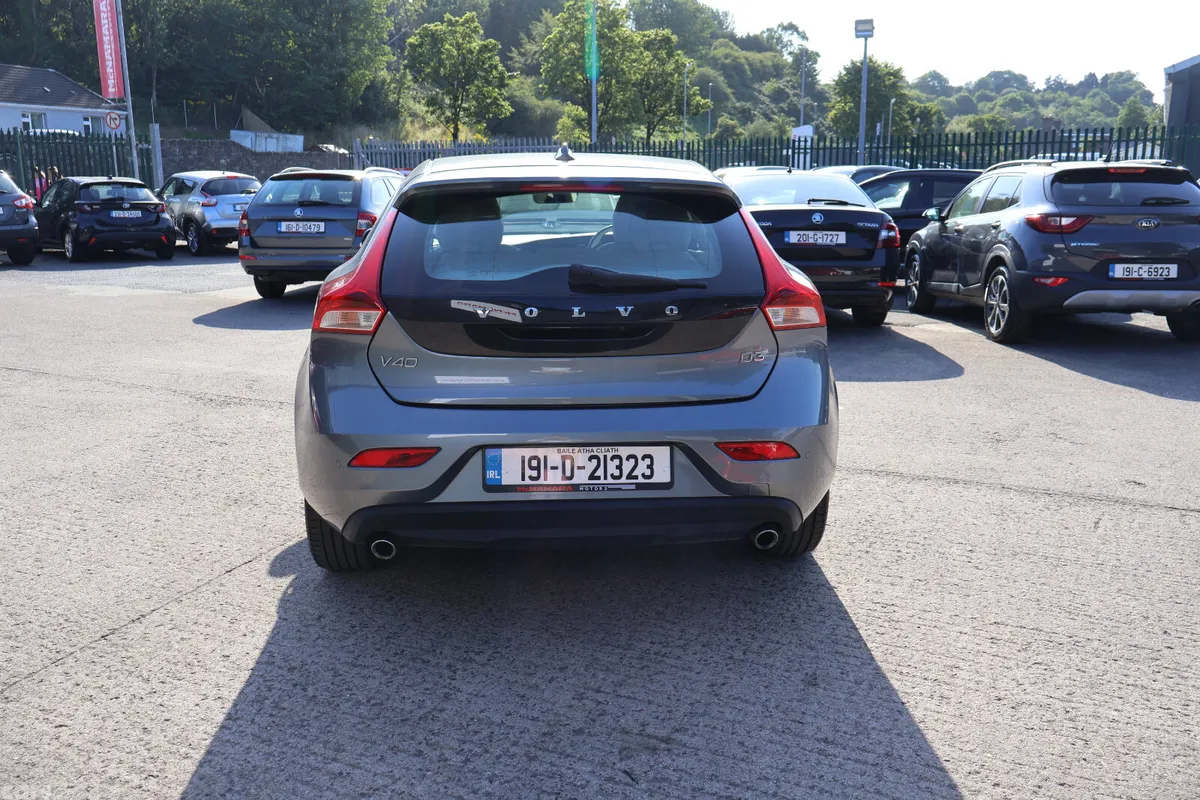 Volvo V40 Estate, Diesel, 2019, Grey