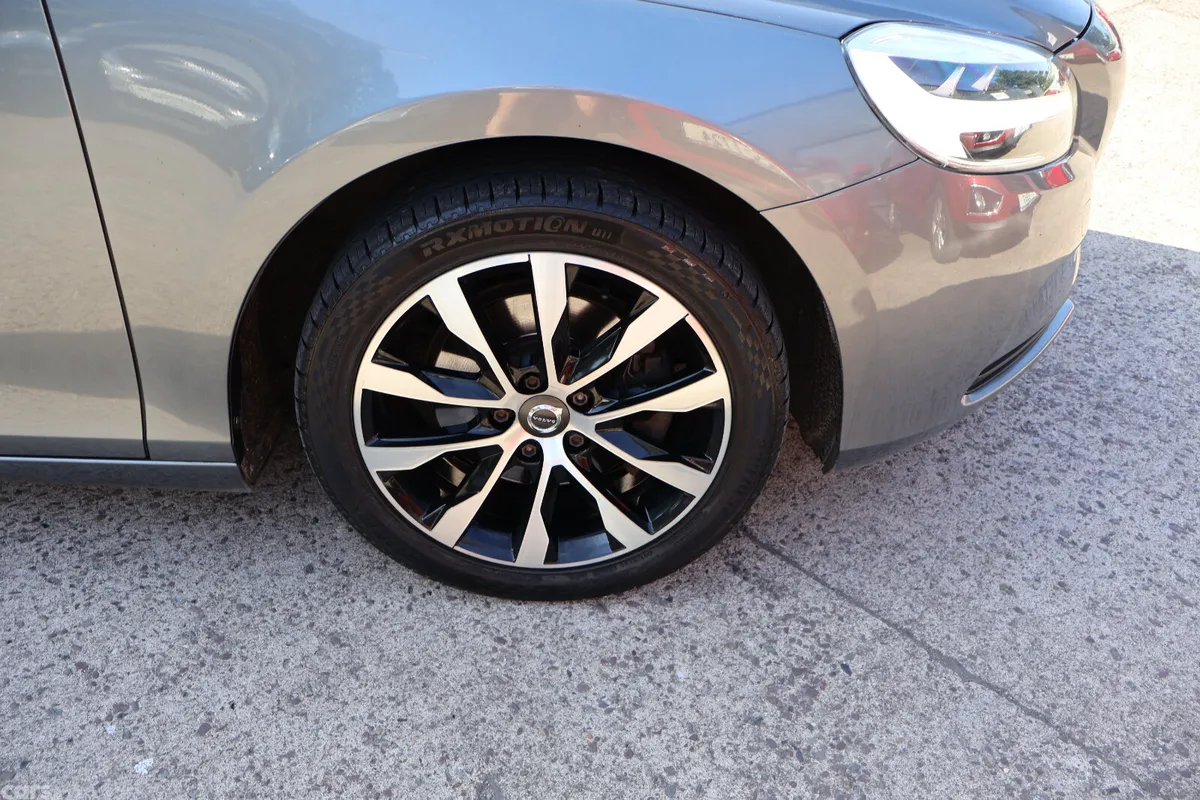 Volvo V40 Estate, Diesel, 2019, Grey
