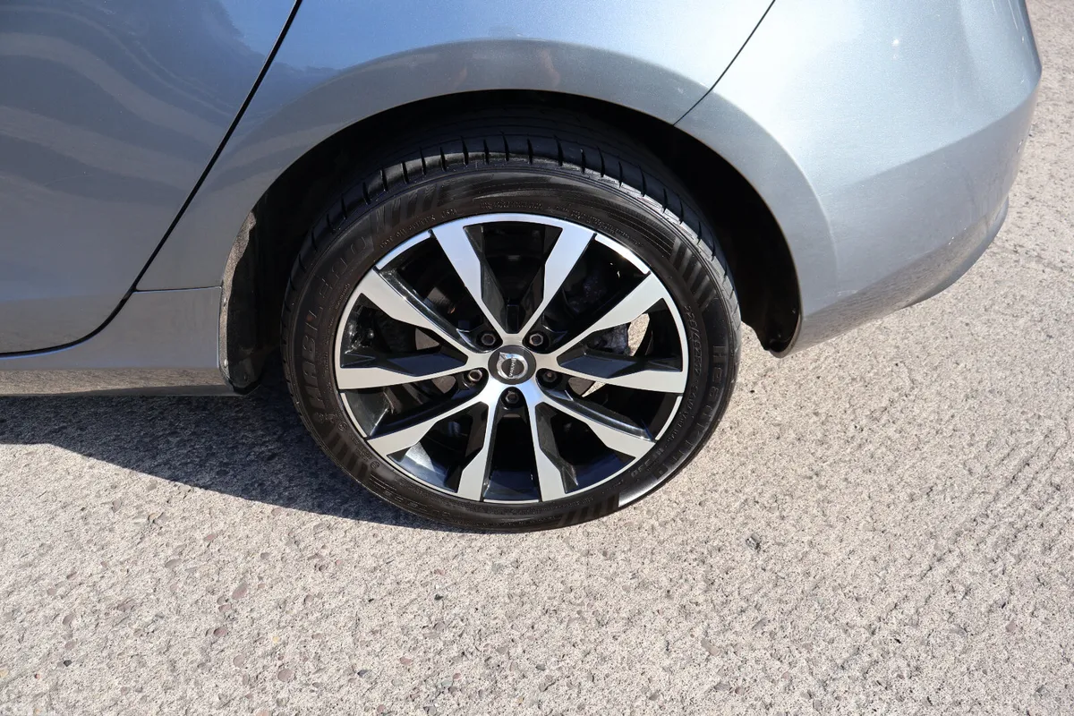 Volvo V40 Estate, Diesel, 2019, Grey