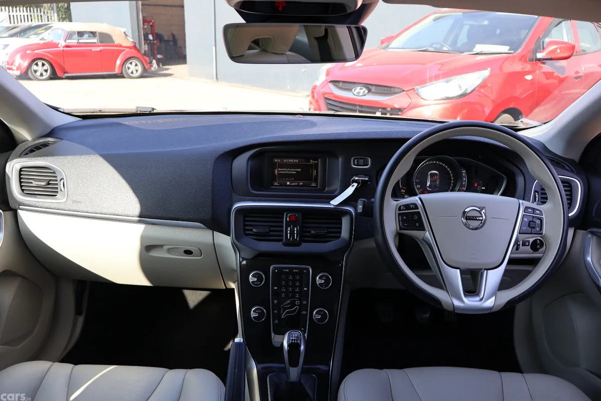 Volvo V40 Estate, Diesel, 2019, Grey