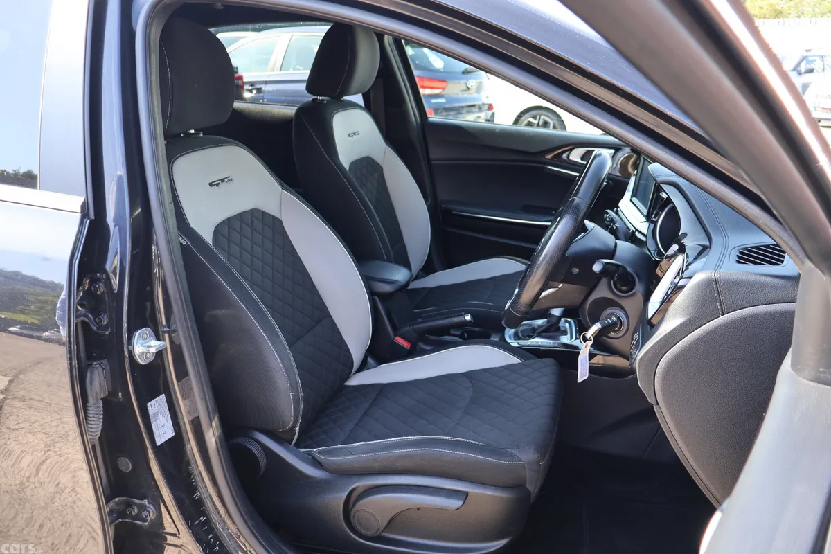 Kia Ceed Hatchback, Petrol, 2020, Black
