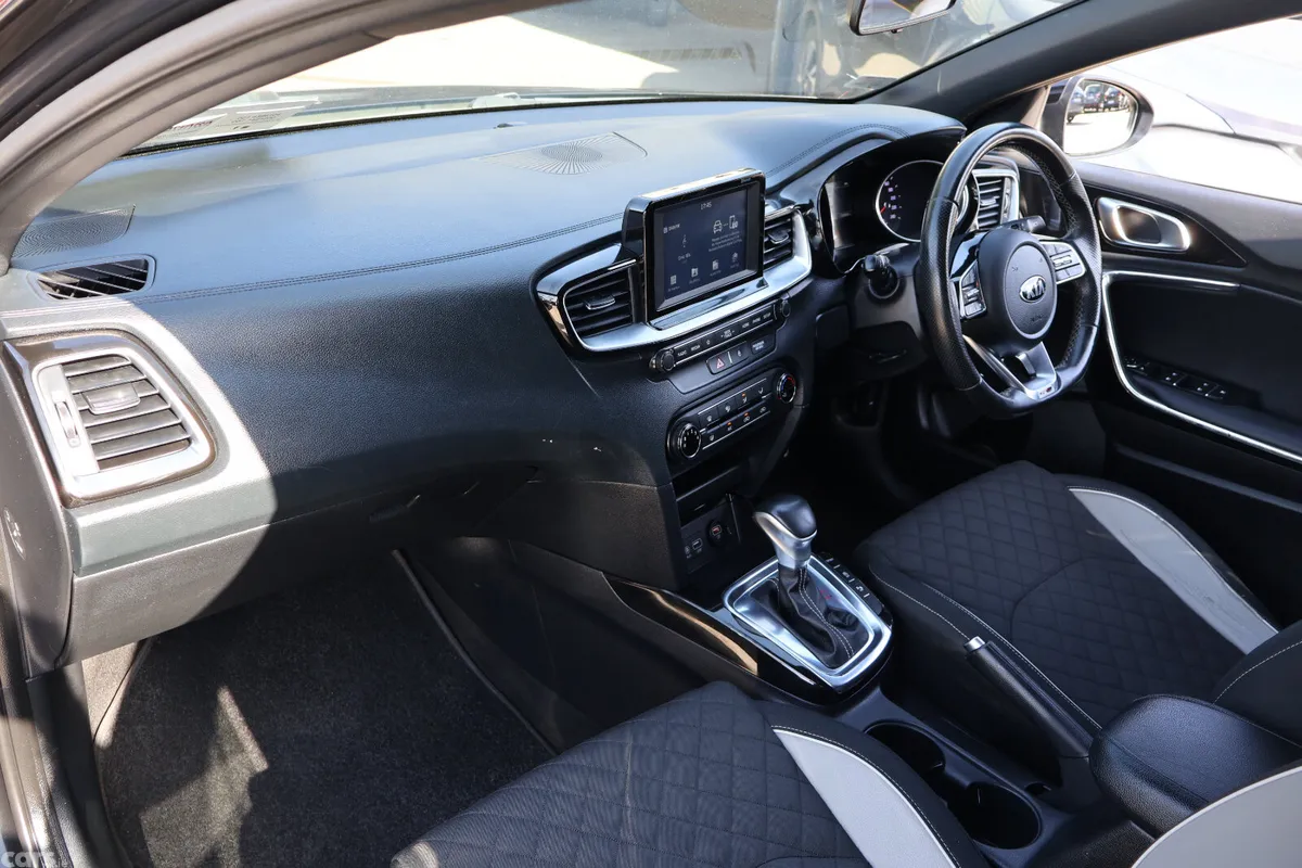 Kia Ceed Hatchback, Petrol, 2020, Black