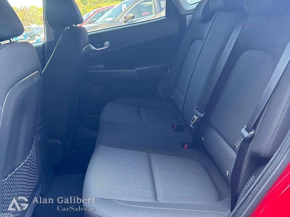 Hyundai KONA MPV, Diesel, 2021, Red