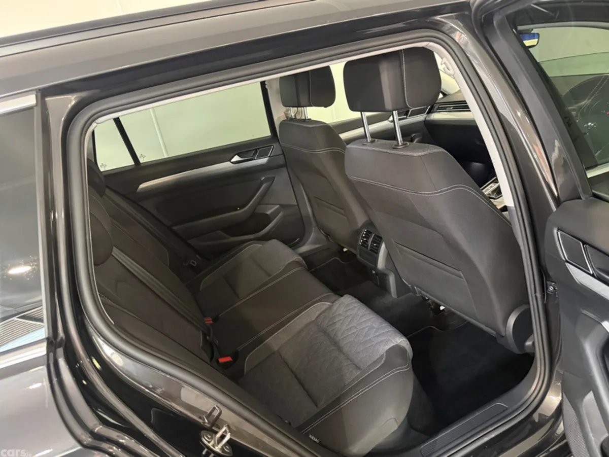 Volkswagen Passat Estate, Diesel, 2023, Grey