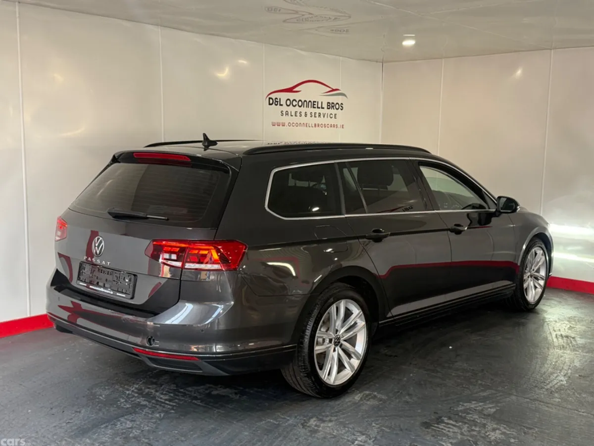 Volkswagen Passat Estate, Diesel, 2023, Grey