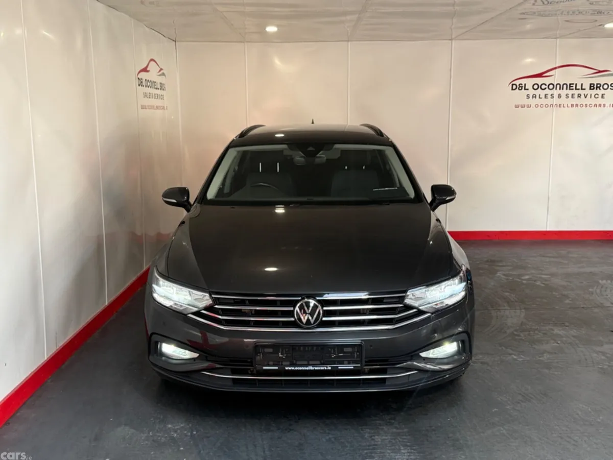 Volkswagen Passat Estate, Diesel, 2023, Grey