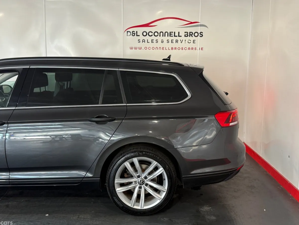 Volkswagen Passat Estate, Diesel, 2023, Grey