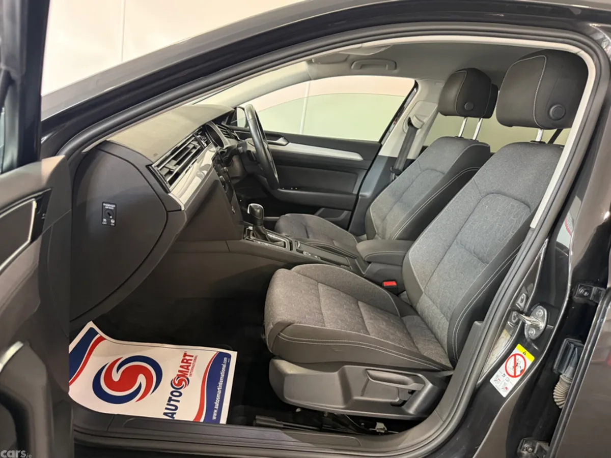 Volkswagen Passat Estate, Diesel, 2023, Grey