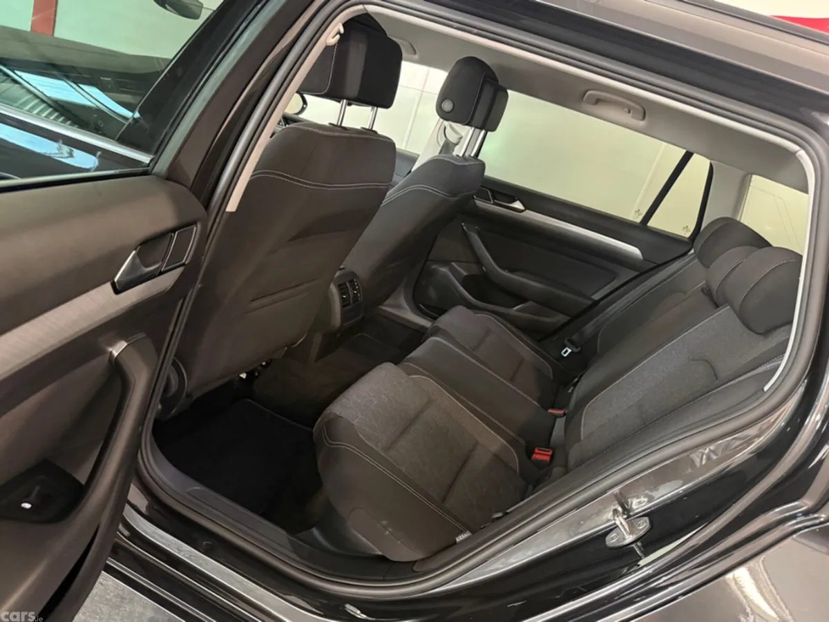 Volkswagen Passat Estate, Diesel, 2023, Grey
