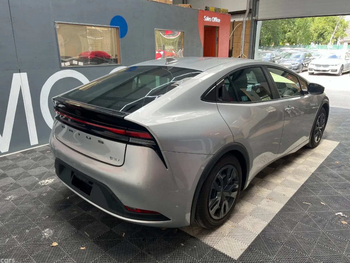 Toyota Prius Estate, Petrol, 2025, Silver
