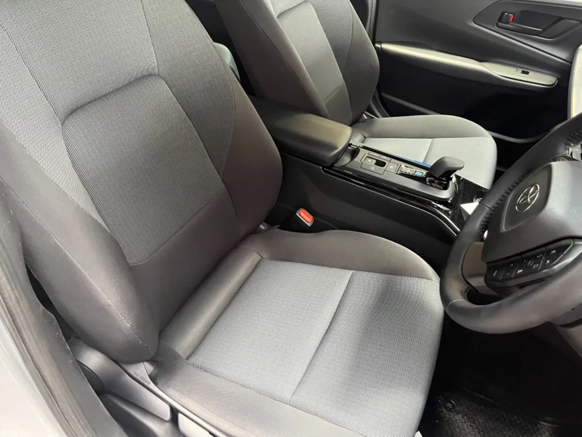 Toyota Prius Estate, Petrol, 2025, Silver