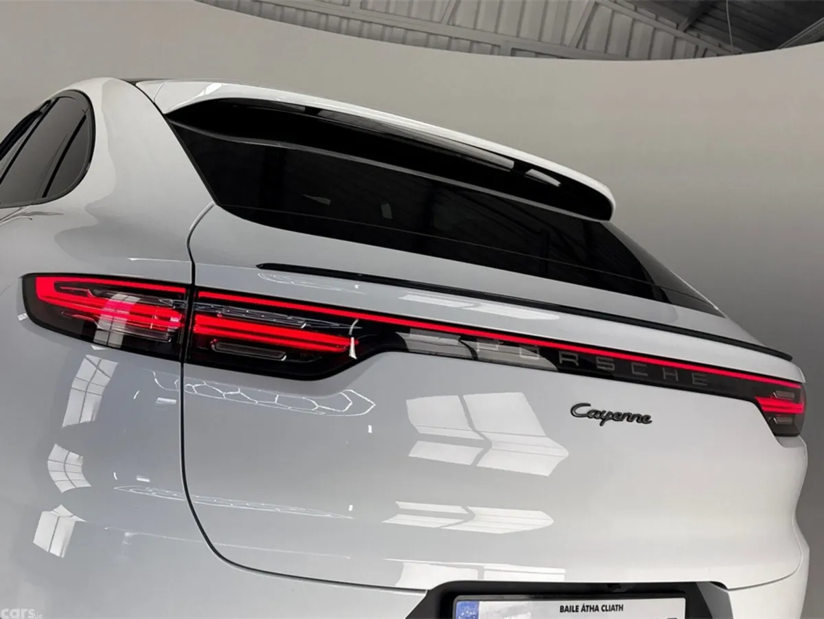 Porsche Cayenne MPV, Petrol Hybrid, 2023, White