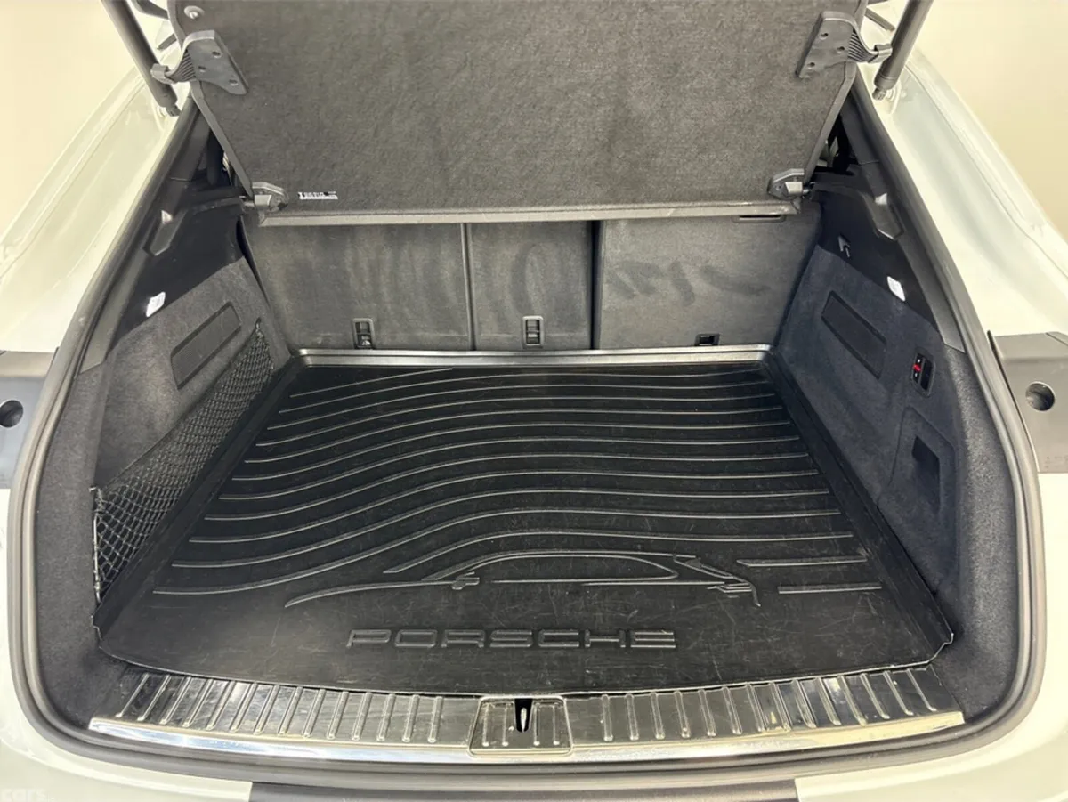Porsche Cayenne MPV, Petrol Hybrid, 2023, White