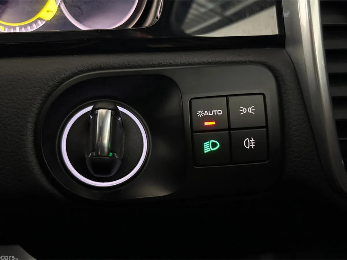 Porsche Cayenne MPV, Petrol Hybrid, 2023, White