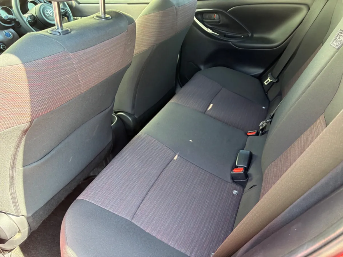 Toyota Yaris Hatchback, Petrol Hybrid, 2020, Red