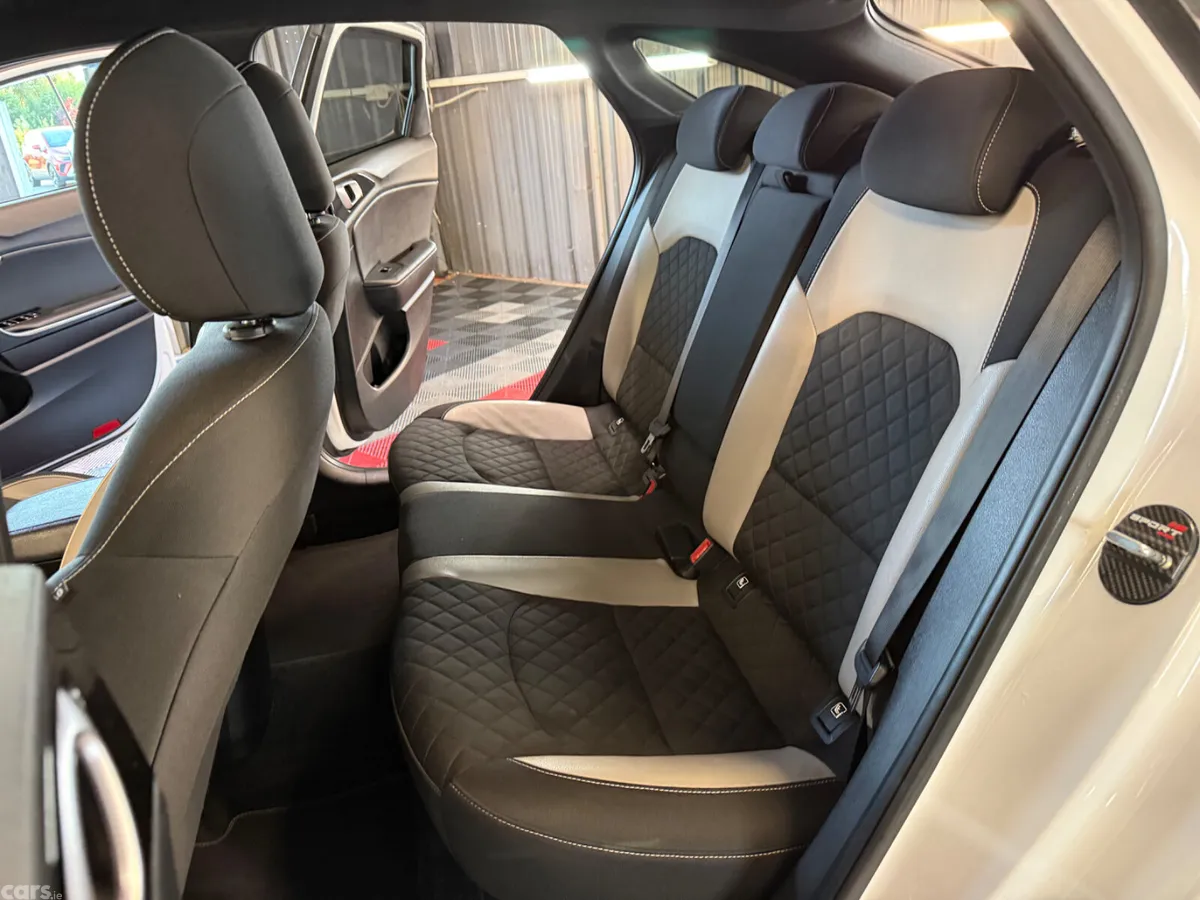 Kia Ceed Hatchback, Diesel, 2021, White