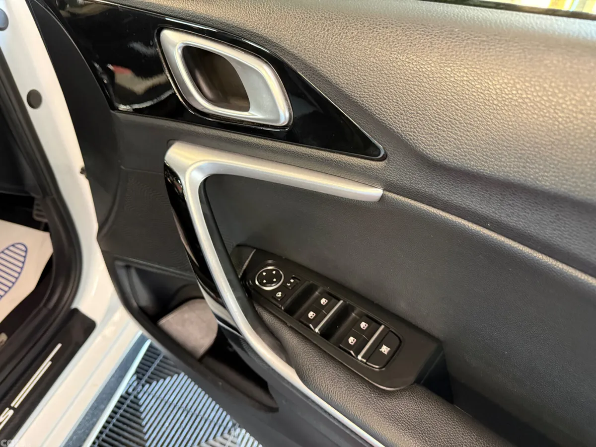 Kia Ceed Hatchback, Diesel, 2021, White