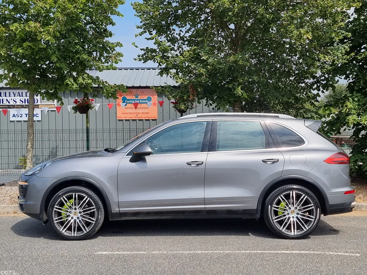 Porsche Cayenne SUV, Petrol Plug-in Hybrid, 2015, Grey