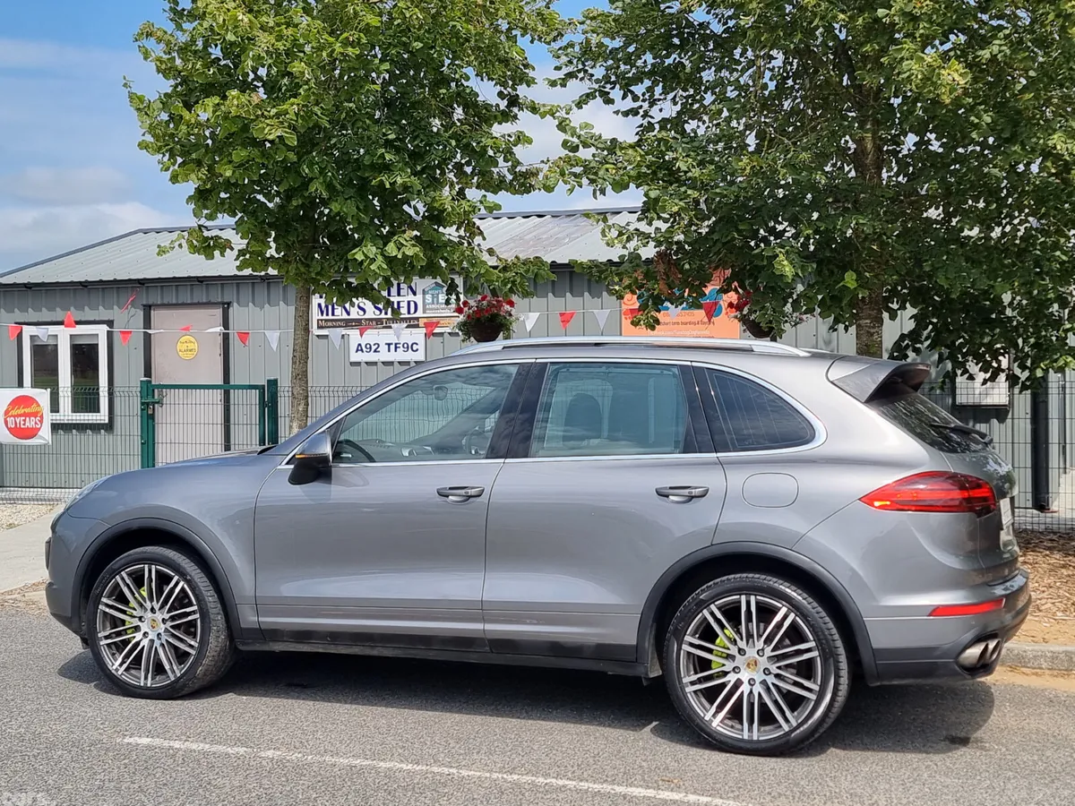 Porsche Cayenne SUV, Petrol Plug-in Hybrid, 2015, Grey