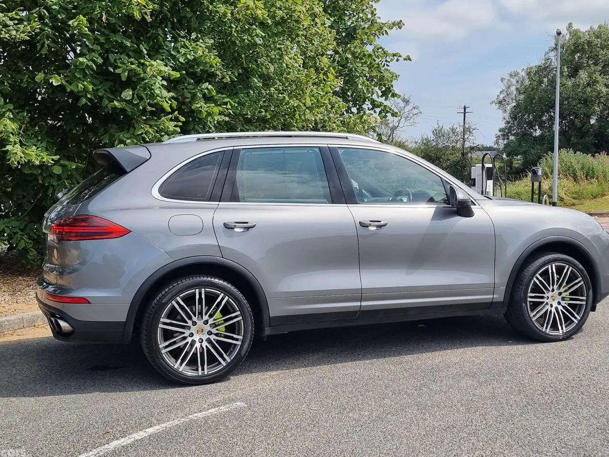 Porsche Cayenne SUV, Petrol Plug-in Hybrid, 2015, Grey
